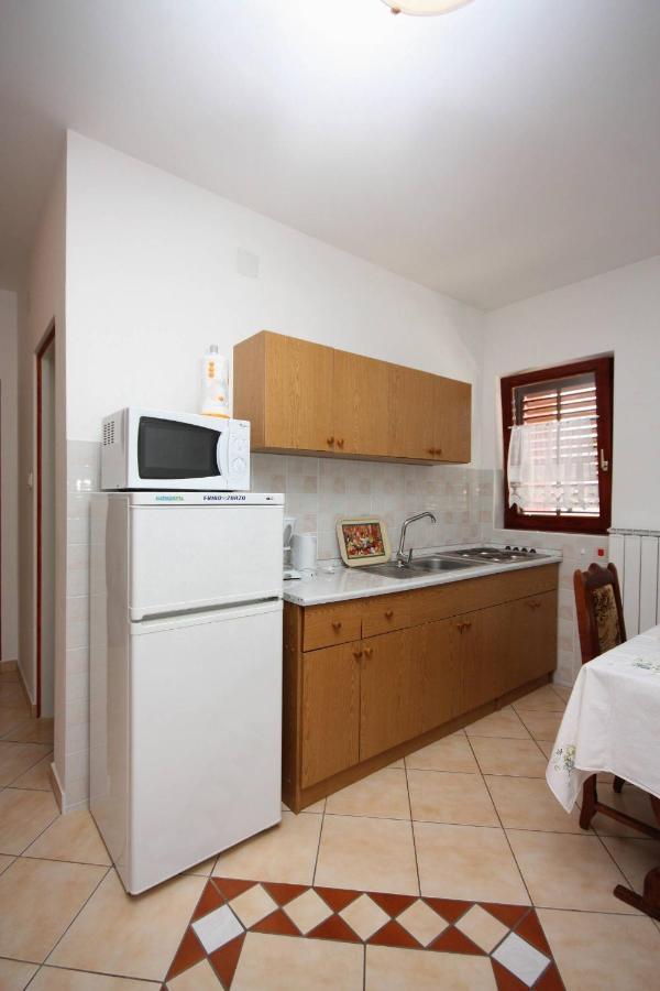 Apartments And Rooms By The Sea Palit, Rab - 5044 Εξωτερικό φωτογραφία